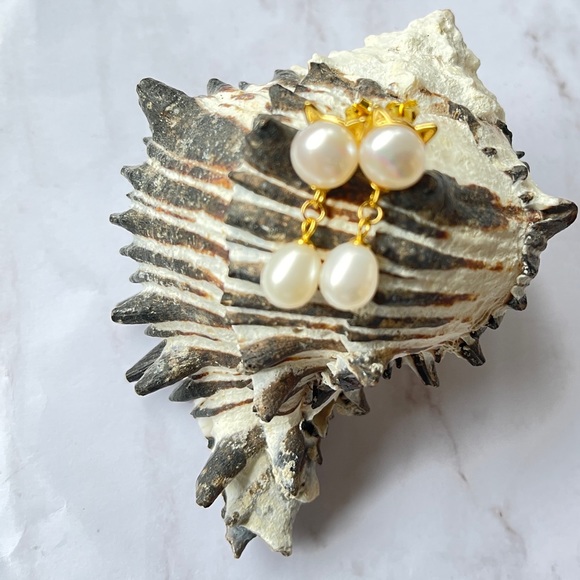 18K Gold Plated Over 925S Silver 8mm Freshwater Pearl Earrings Big Kitten Shaped - Picture 8 of 13